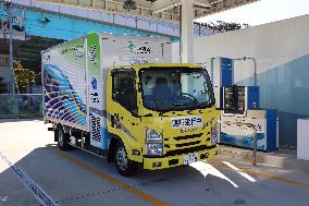 Fukuoka City has begun a demonstration of a small fuel cell.